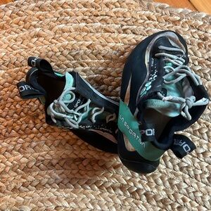 La Sportiva Miura lace-up Women’s rock climbing shoes size 39.5